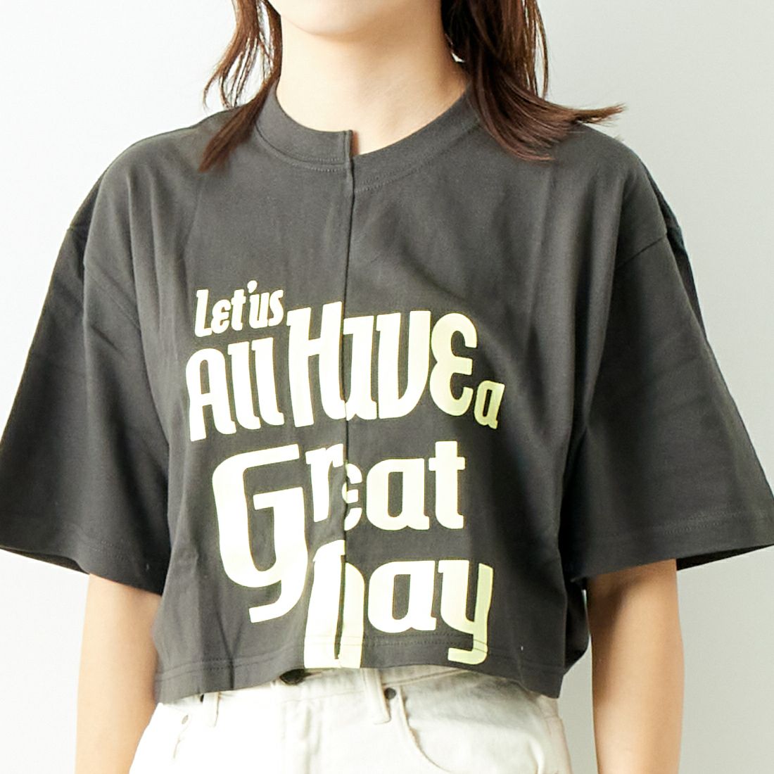 SCREEN STARS [スクリーンスターズ] 別注 リメイクプリントTシャツ [2422-RMPTIN-JF] BLACK &&モデル身長：167cm 着用サイズ：F&&
