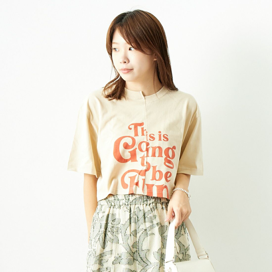 SCREEN STARS [スクリーンスターズ] 別注 リメイクプリントTシャツ [2422-RMPTIN-JF] BEIGE &&モデル身長：167cm 着用サイズ：F&&