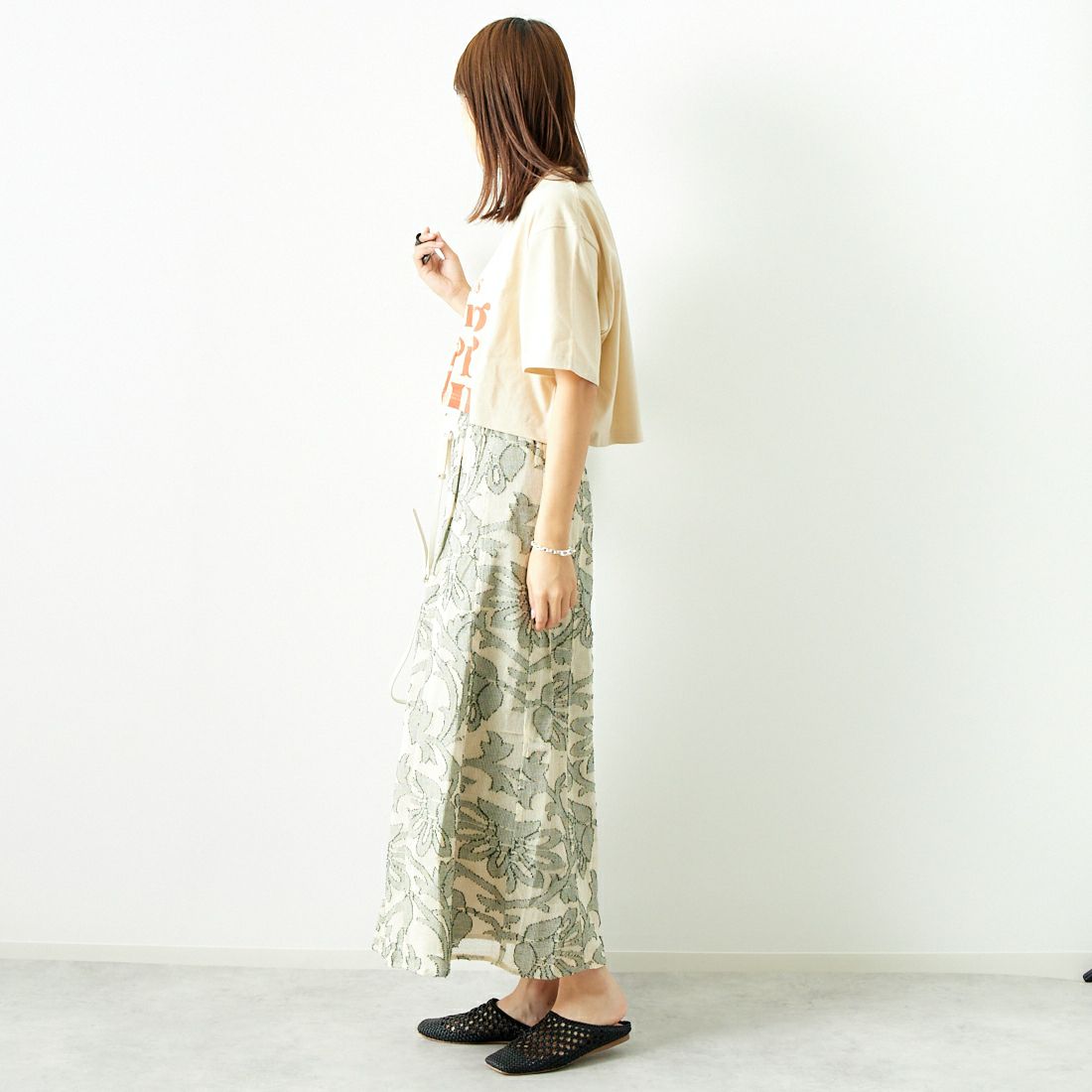 SCREEN STARS [スクリーンスターズ] 別注 リメイクプリントTシャツ [2422-RMPTIN-JF] BEIGE &&モデル身長：167cm 着用サイズ：F&&
