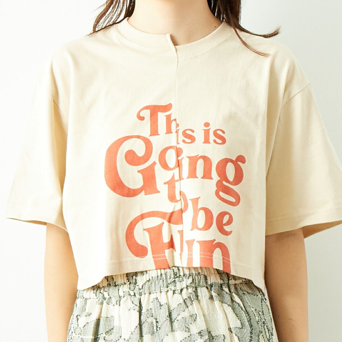 SCREEN STARS [スクリーンスターズ] 別注 リメイクプリントTシャツ [2422-RMPTIN-JF] BEIGE &&モデル身長：167cm 着用サイズ：F&&