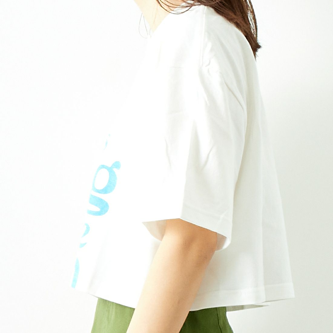 SCREEN STARS [スクリーンスターズ] 別注 リメイクプリントTシャツ [2422-RMPTIN-JF] WHITE &&モデル身長：167cm 着用サイズ：F&&