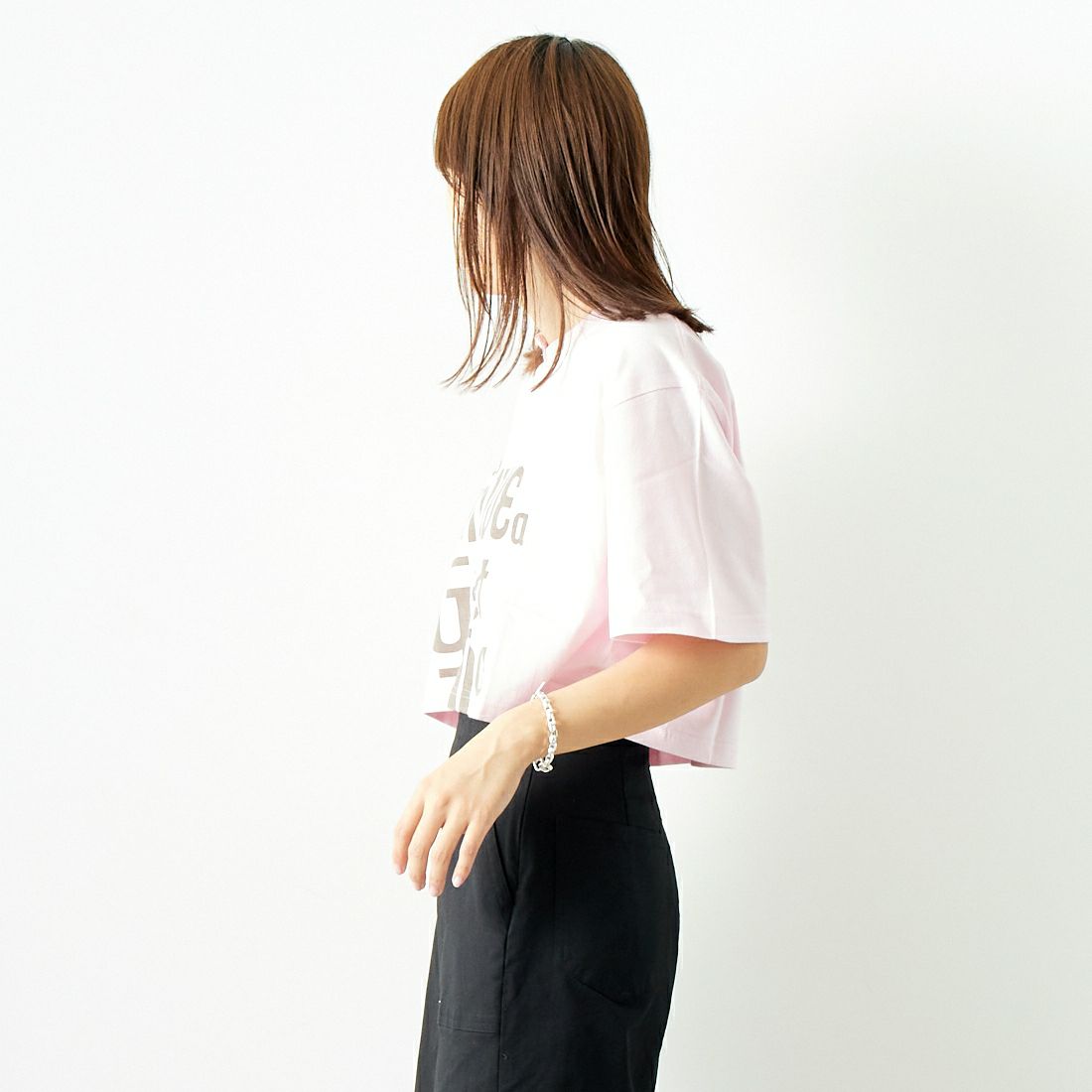 SCREEN STARS [スクリーンスターズ] 別注 リメイクプリントTシャツ [2422-RMPTIN-JF] PINK &&モデル身長：167cm 着用サイズ：F&&