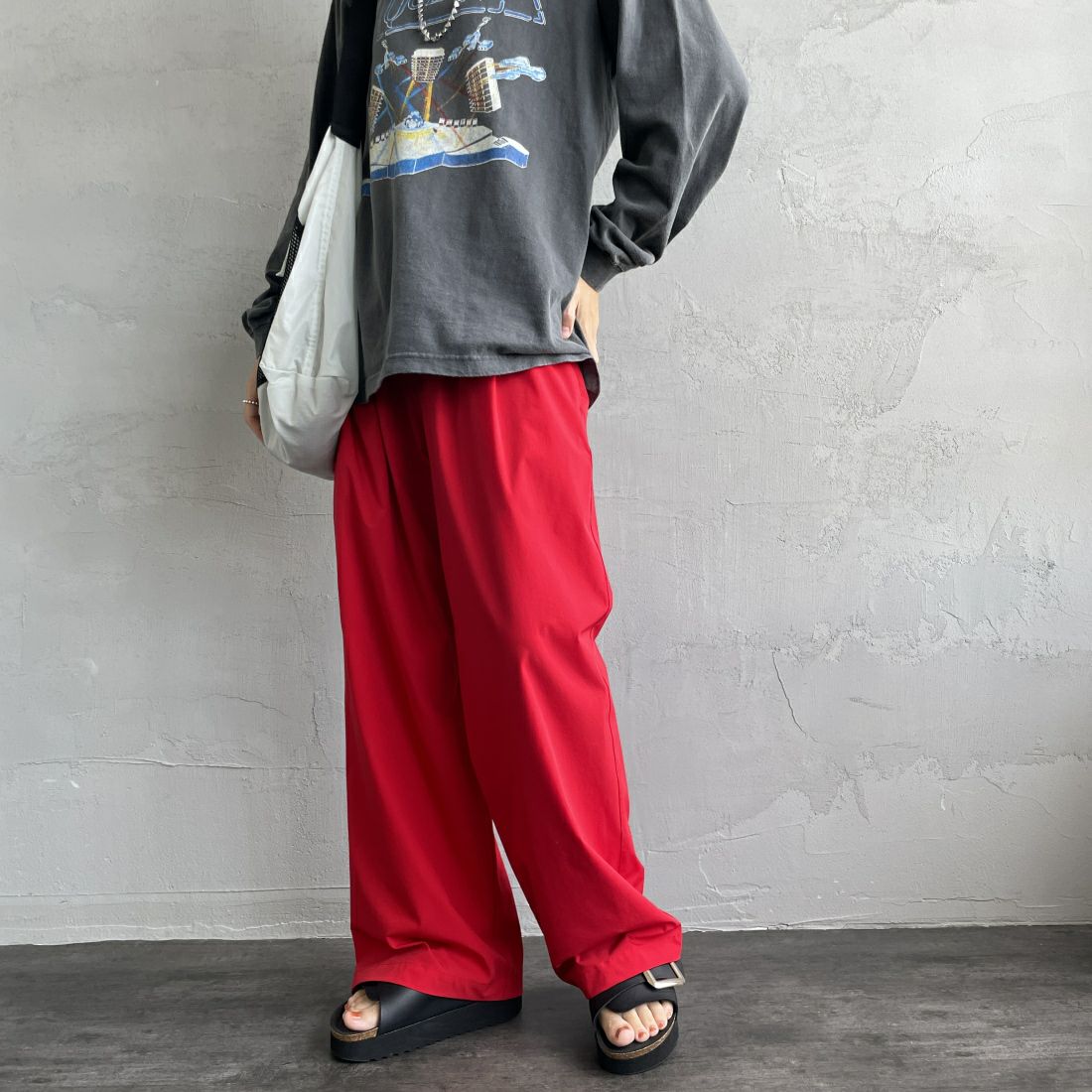 Jeans Factory Clothes [ジーンズファクトリークローズ] 7DAYS ナイロンストレートイージーパンツ [IN10-PT-4] RED &&モデル身長：160cm 着用サイズ：F&&
