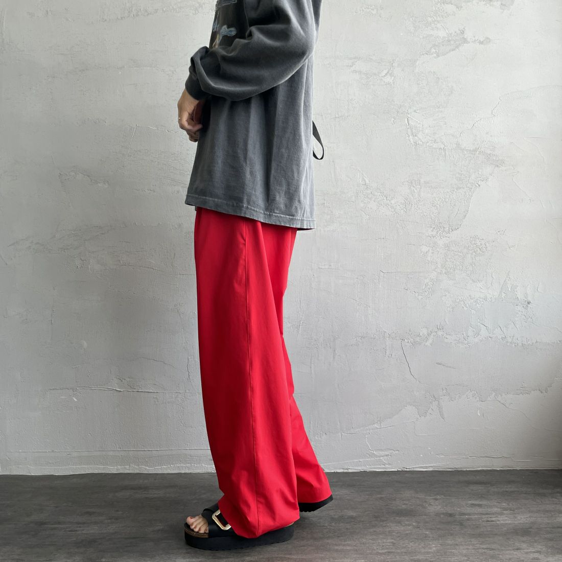 Jeans Factory Clothes [ジーンズファクトリークローズ] 7DAYS ナイロンストレートイージーパンツ [IN10-PT-4] RED &&モデル身長：160cm 着用サイズ：F&&