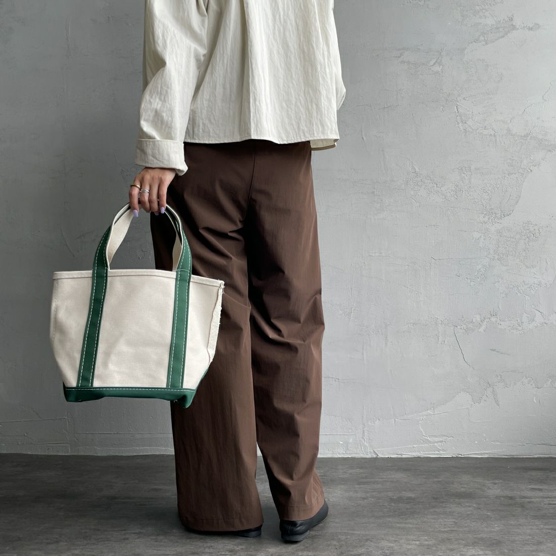 Jeans Factory Clothes [ジーンズファクトリークローズ] 7DAYS ナイロンストレートイージーパンツ [IN10-PT-4] BROWN &&モデル身長：163cm 着用サイズ：F&&