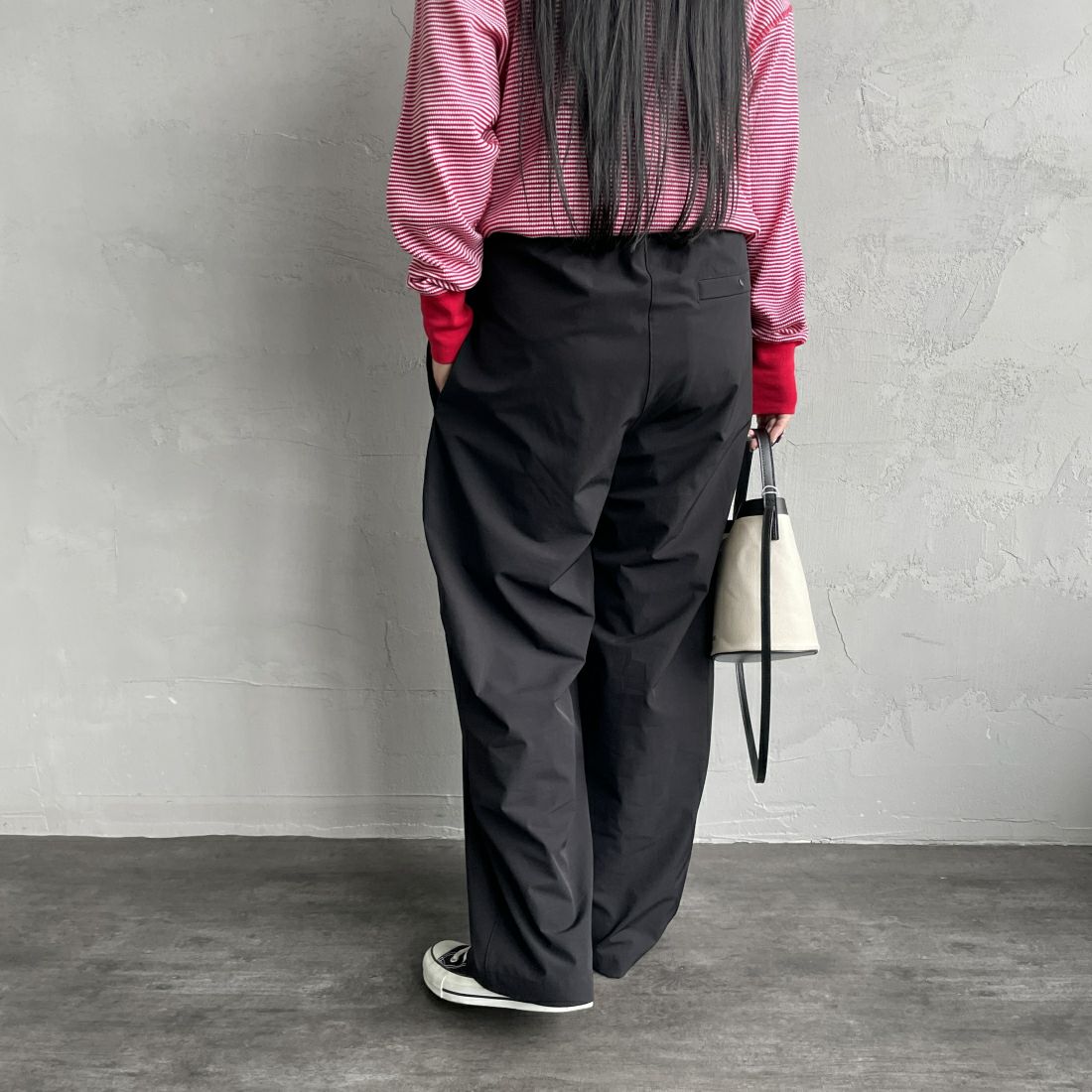 Jeans Factory Clothes [ジーンズファクトリークローズ] 7DAYS ナイロンストレートイージーパンツ [IN10-PT-4] BLACK &&モデル身長：156cm 着用サイズ：F&&