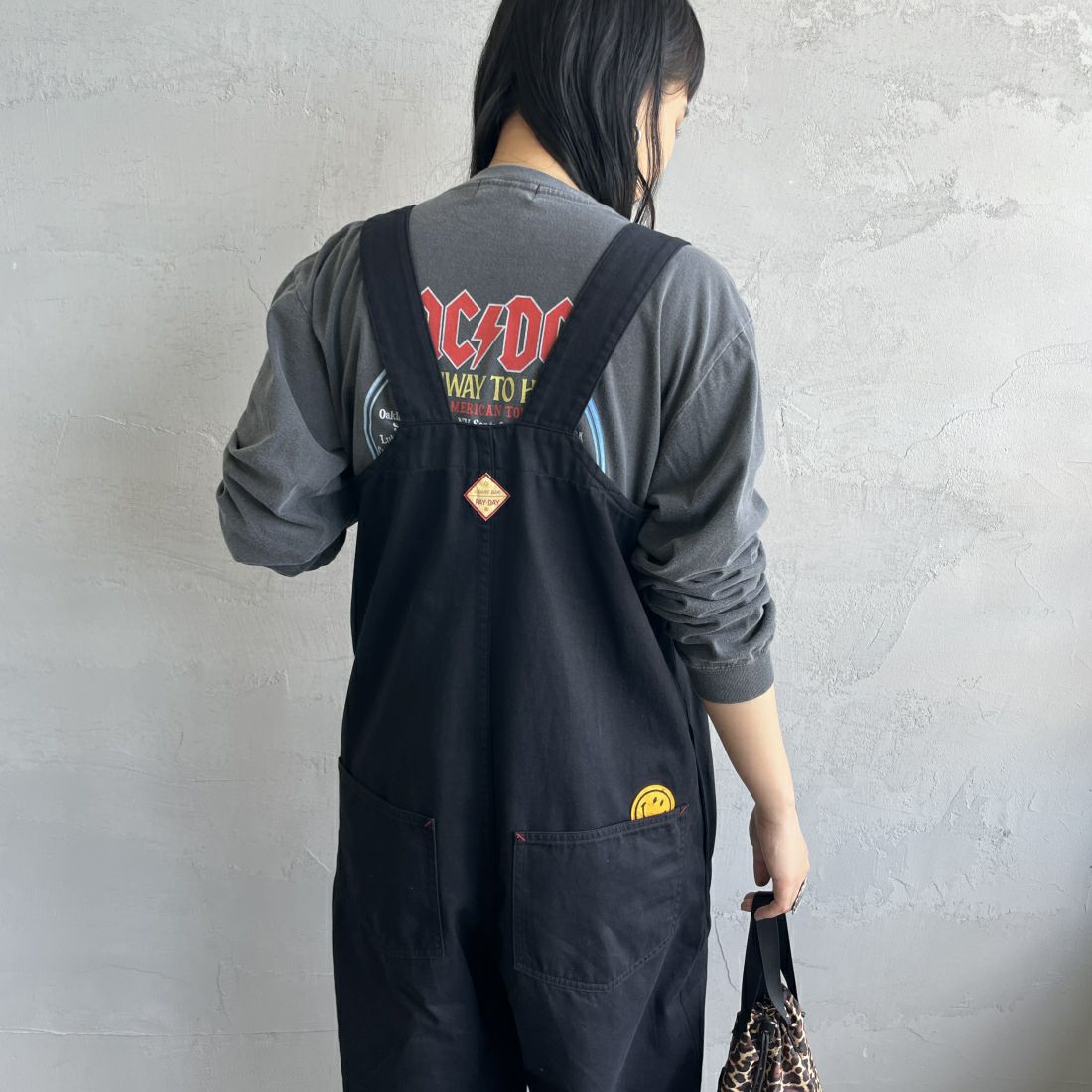 PAY DAY [ペイデイ] 別注 ランダムペイント ベアトップオーバーオール [PD22-OA-IN4-JF] BLACK &&モデル身長：156cm 着用サイズ：M&&