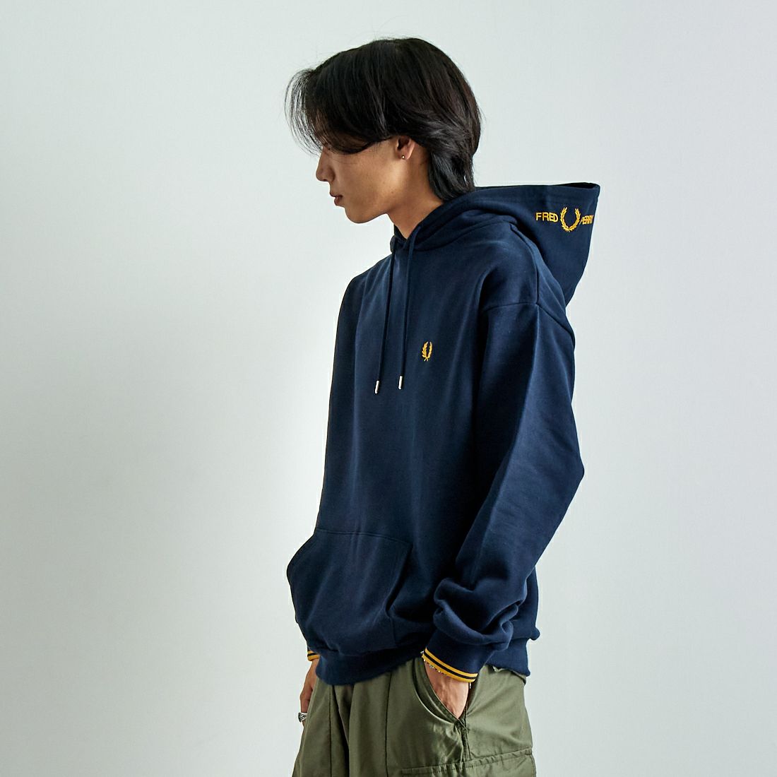 FRED PERRY [フレッドペリー] 別注 フードロゴ刺繍スウェットパーカー 