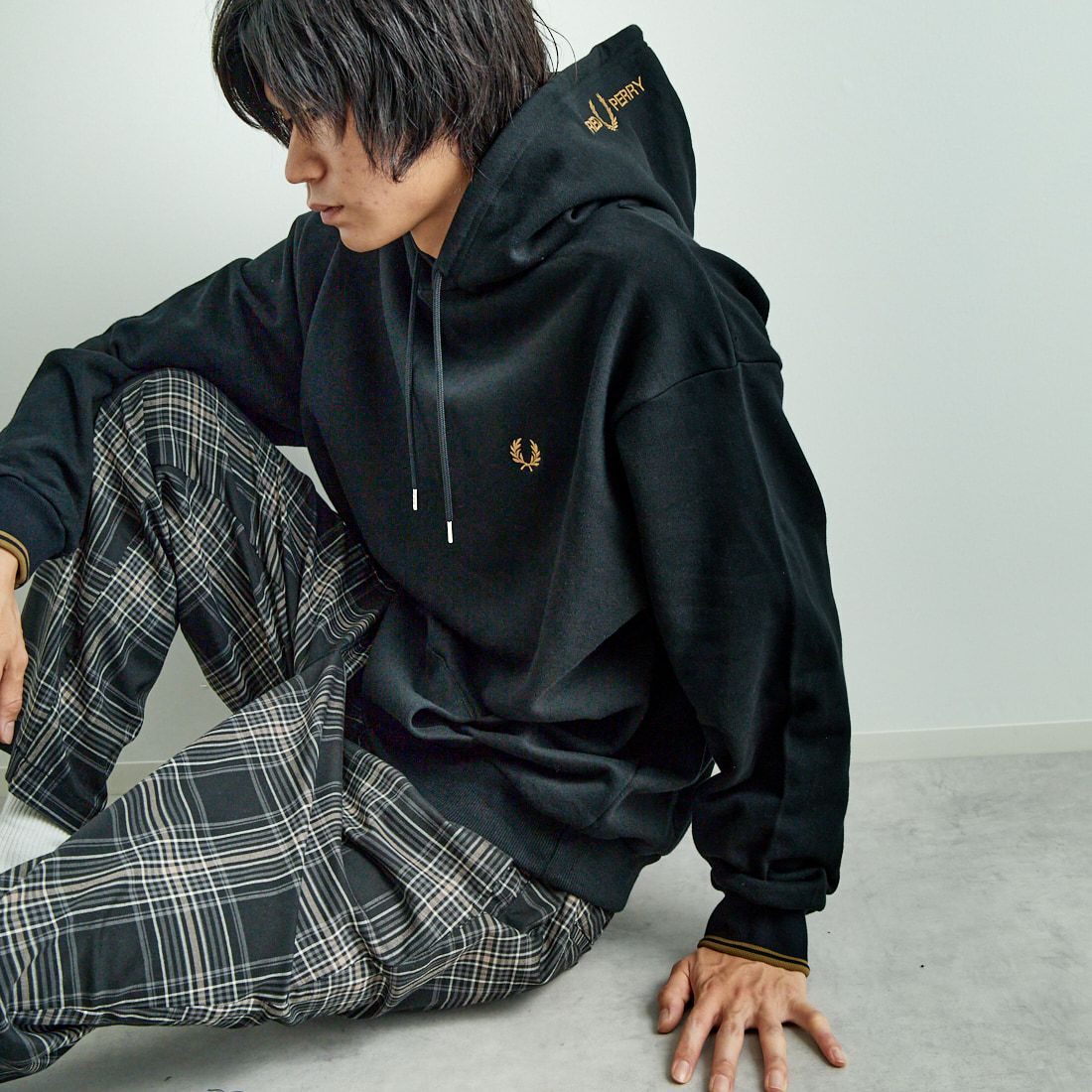 FRED PERRY [フレッドペリー] 別注 フードロゴ刺繍スウェットパーカー 