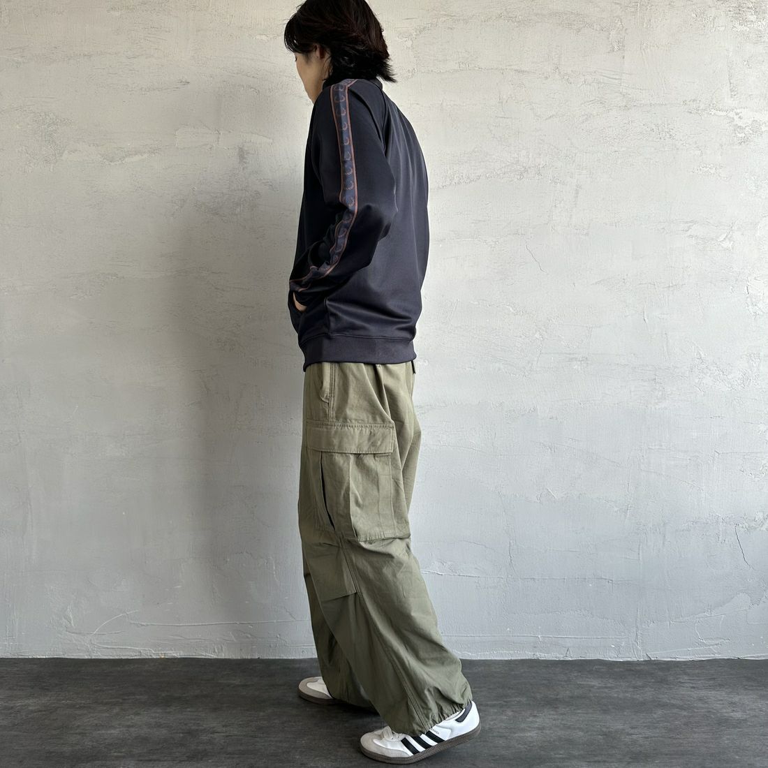 FRED PERRY [フレッドペリー] コントラストテープ トラックジャケット [J5557] W71 NAVY/C &&モデル身長：179cm 着用サイズ：L&&