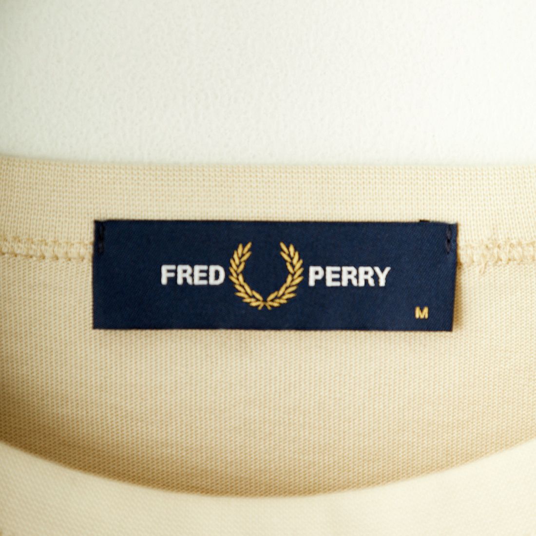 【予約商品】FRED PERRY [フレッドペリー] コントラストトラックテープ ワンポイントロゴ刺繍Tシャツ [M4675]
