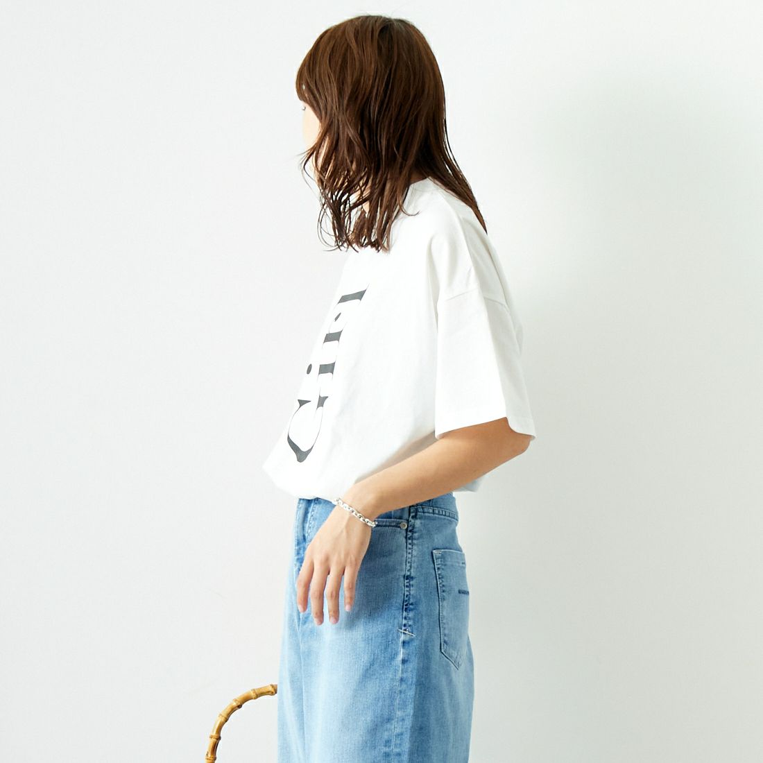 Margaux vintage [マルゴーヴィンテージ] モックネックロゴTシャツ [MG-CT-24102-A] WHITE/BLAC &&モデル身長：167cm 着用サイズ：F&&