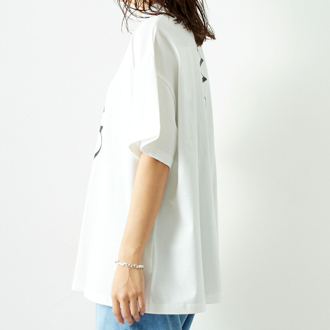 Margaux vintage [マルゴーヴィンテージ] モックネックロゴTシャツ [MG-CT-24102-A] WHITE/BLAC &&モデル身長：167cm 着用サイズ：F&&