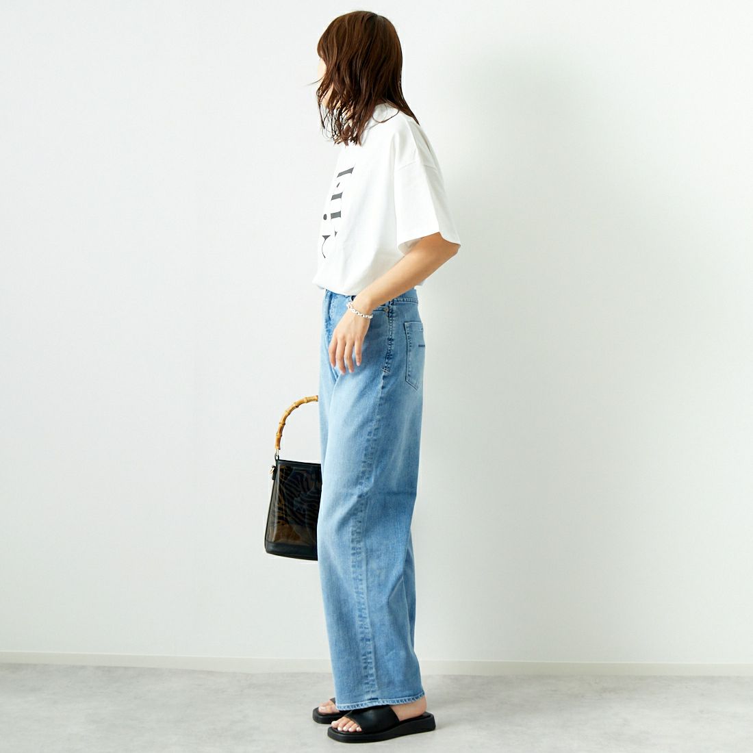 Margaux vintage [マルゴーヴィンテージ] モックネックロゴTシャツ [MG-CT-24102-A] WHITE/BLAC &&モデル身長：167cm 着用サイズ：F&&