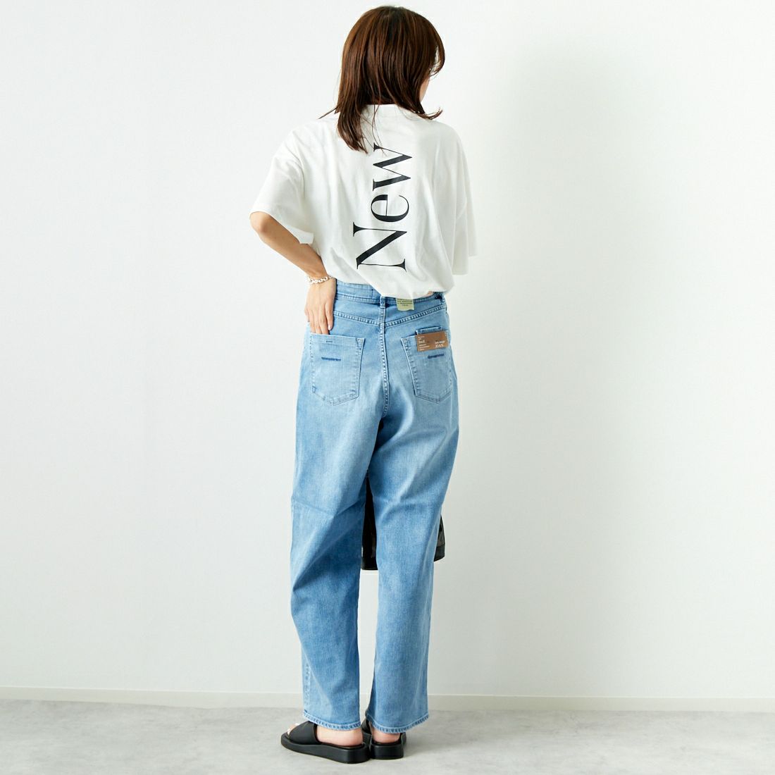 Margaux vintage [マルゴーヴィンテージ] モックネックロゴTシャツ [MG-CT-24102-A] WHITE/BLAC &&モデル身長：167cm 着用サイズ：F&&