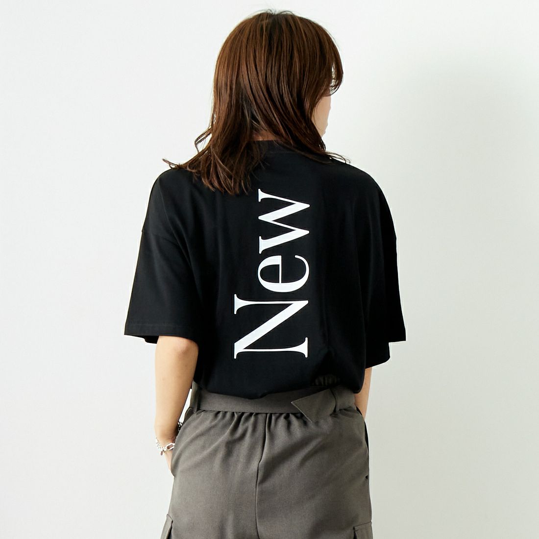 Margaux vintage [マルゴーヴィンテージ] モックネックロゴTシャツ [MG-CT-24102-A] BLACK/WHIT &&モデル身長：167cm 着用サイズ：F&&