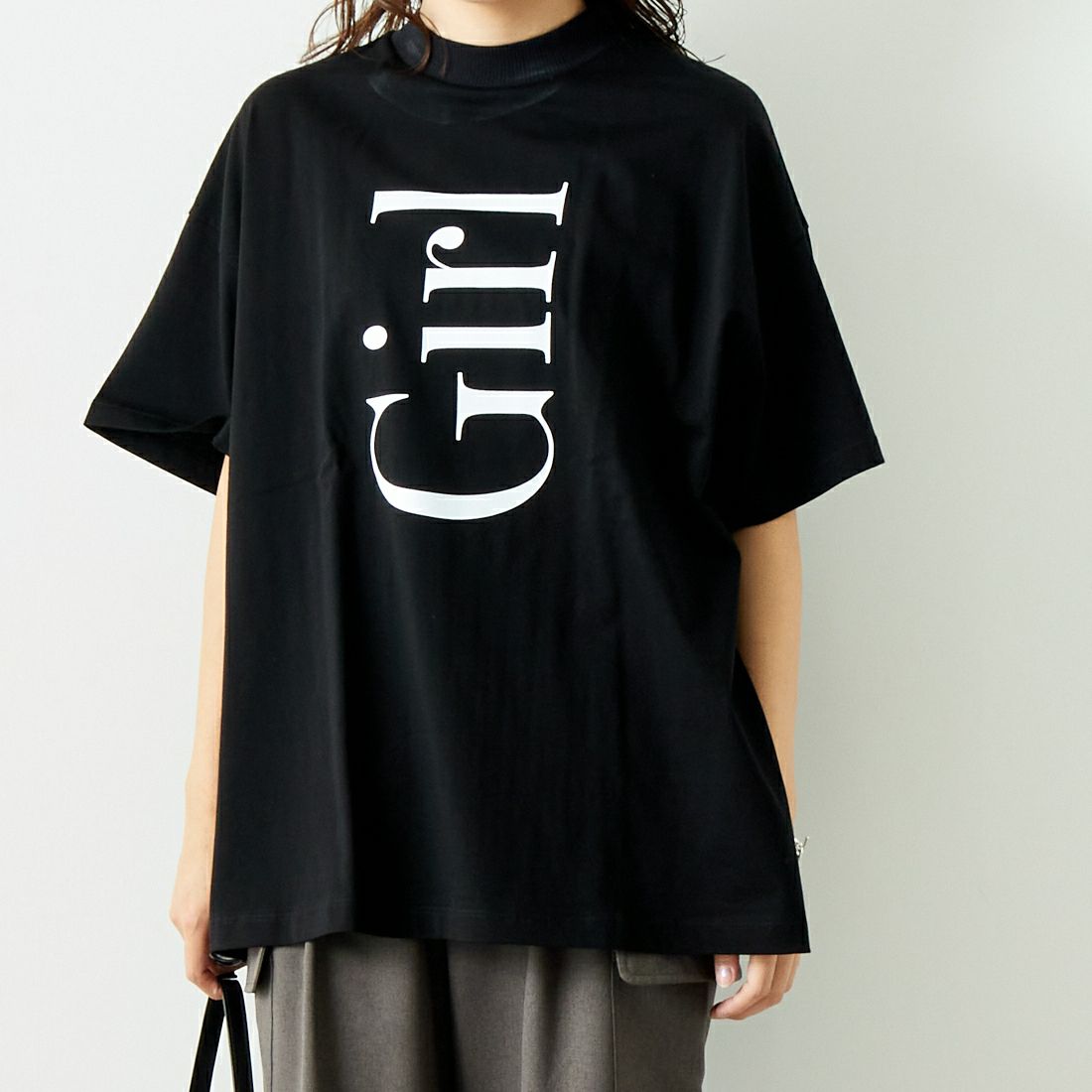 Margaux vintage [マルゴーヴィンテージ] モックネックロゴTシャツ [MG-CT-24102-A] BLACK/WHIT &&モデル身長：167cm 着用サイズ：F&&