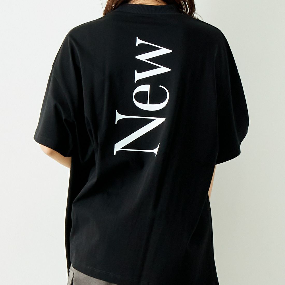MARGAUX [マルゴー] モックネックロゴTシャツ [MG-CT-24102-A] BLACK/WHIT &&モデル身長：167cm 着用サイズ：F&&