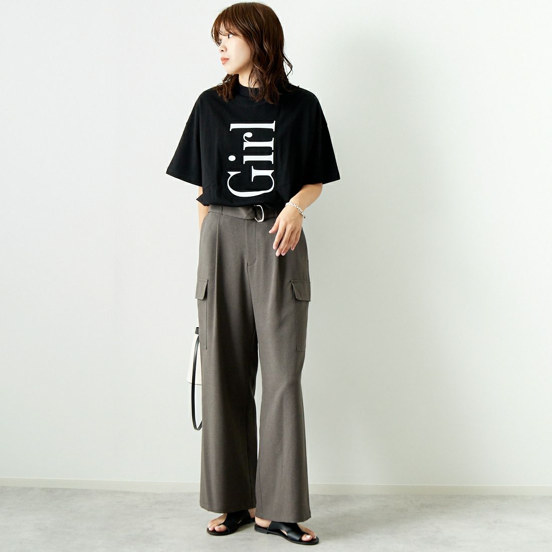 MARGAUX [マルゴー] モックネックロゴTシャツ [MG-CT-24102-A] BLACK/WHIT &&モデル身長：167cm 着用サイズ：F&&