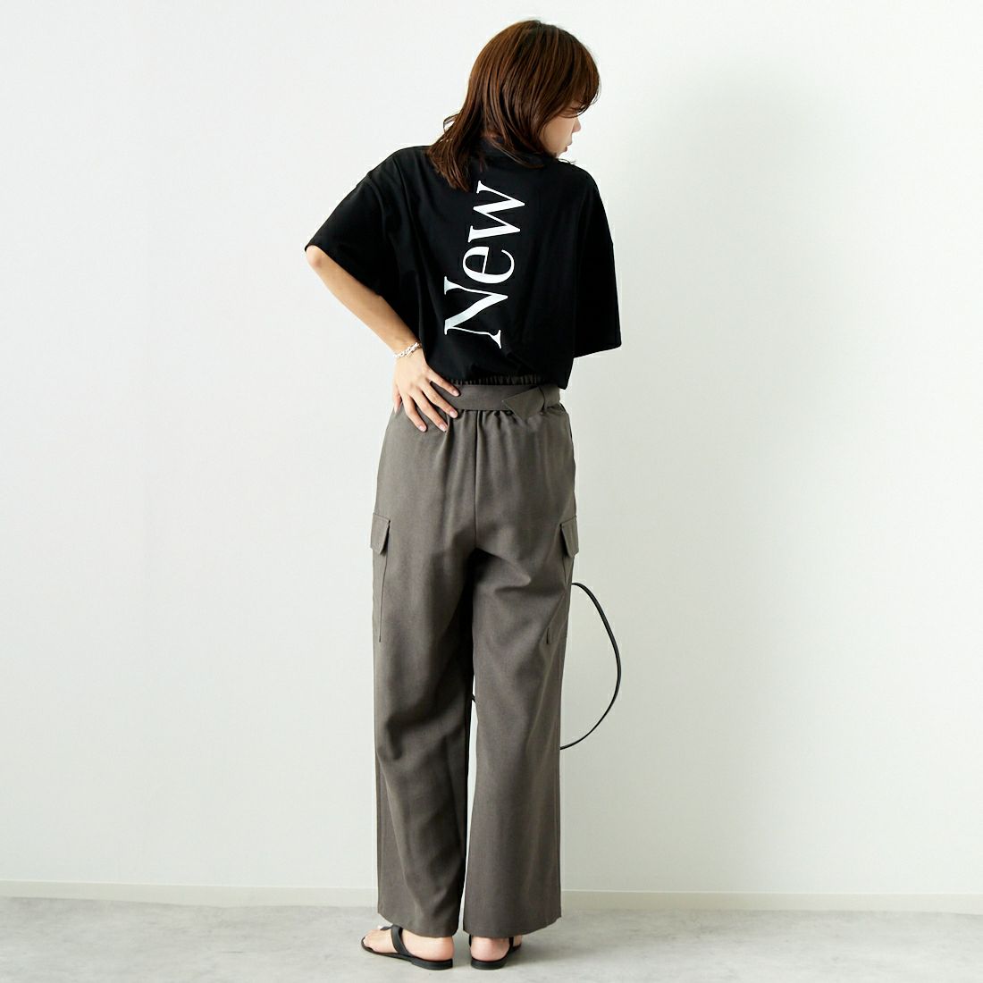 Margaux vintage [マルゴーヴィンテージ] モックネックロゴTシャツ [MG-CT-24102-A] BLACK/WHIT &&モデル身長：167cm 着用サイズ：F&&
