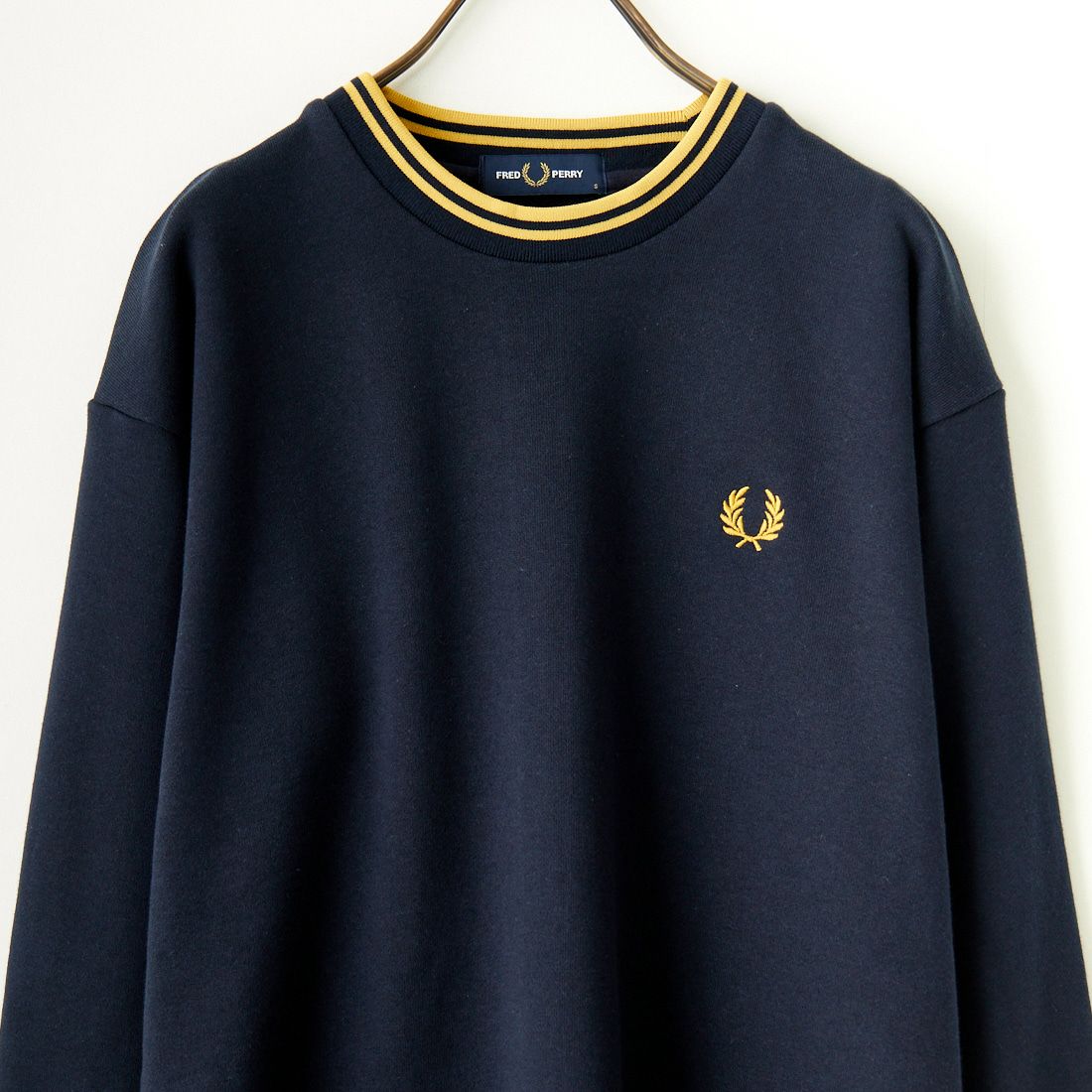 FRED PERRY [フレッドペリー] 別注 ツインティップライン ワンポイントロゴ刺繍クルーネックスウェット [FPM-24A-004-JF] NAVY