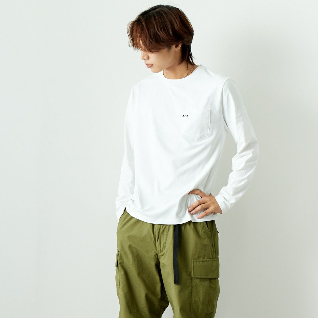 A.P.C. [アー・ペー・セー] ロゴ刺繍ポケットTシャツ [POCKET-EMB-T] 90 BLANC &&モデル身長：179cm 着用サイズ：L&&