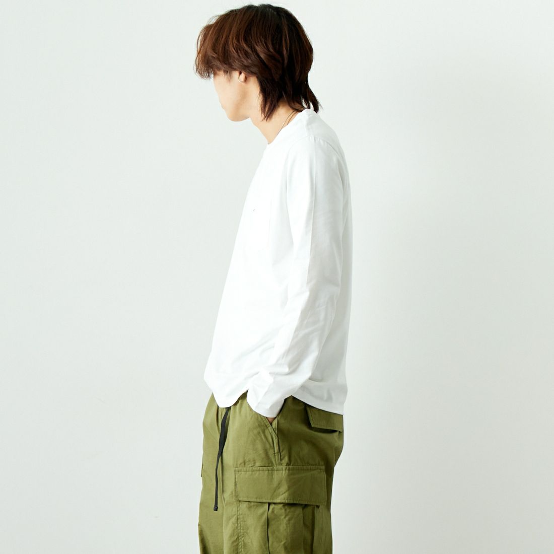 A.P.C. [アー・ペー・セー] ロゴ刺繍 長袖ポケットTシャツ [POCKET-EMB-T] 90 BLANC &&モデル身長：179cm 着用サイズ：L&&