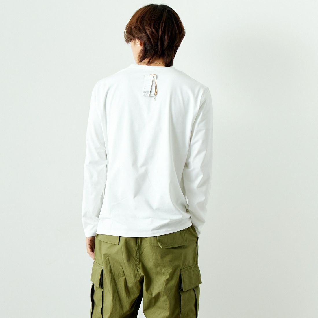 A.P.C. [アー・ペー・セー] ロゴ刺繍 長袖ポケットTシャツ [POCKET-EMB-T] 90 BLANC &&モデル身長：179cm 着用サイズ：L&&