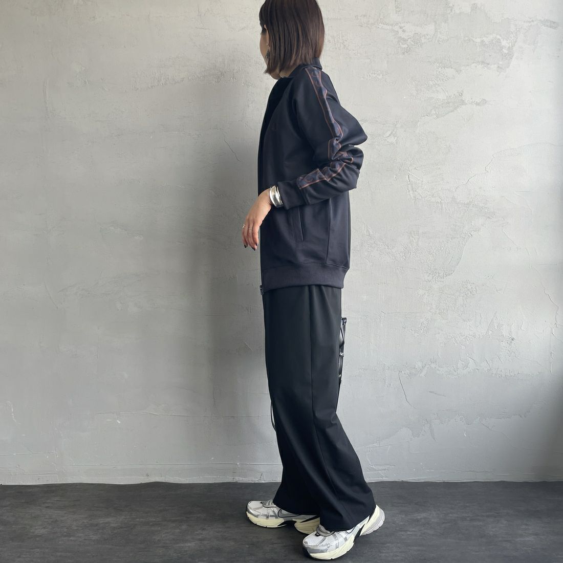 FRED PERRY [フレッドペリー] コントラストテープ トラックジャケット [J5557] W71 NAVY/C &&モデル身長：159cm 着用サイズ：S&&