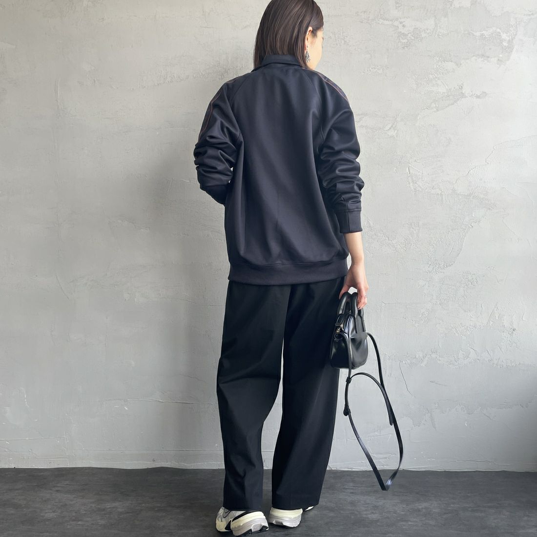 FRED PERRY [フレッドペリー] コントラストテープ トラックジャケット [J5557] W71 NAVY/C &&モデル身長：159cm 着用サイズ：S&&