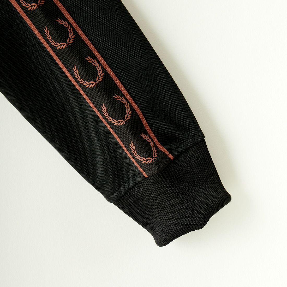 FRED PERRY [フレッドペリー] コントラストテープ トラックジャケット [J5557] S76 BLACK/