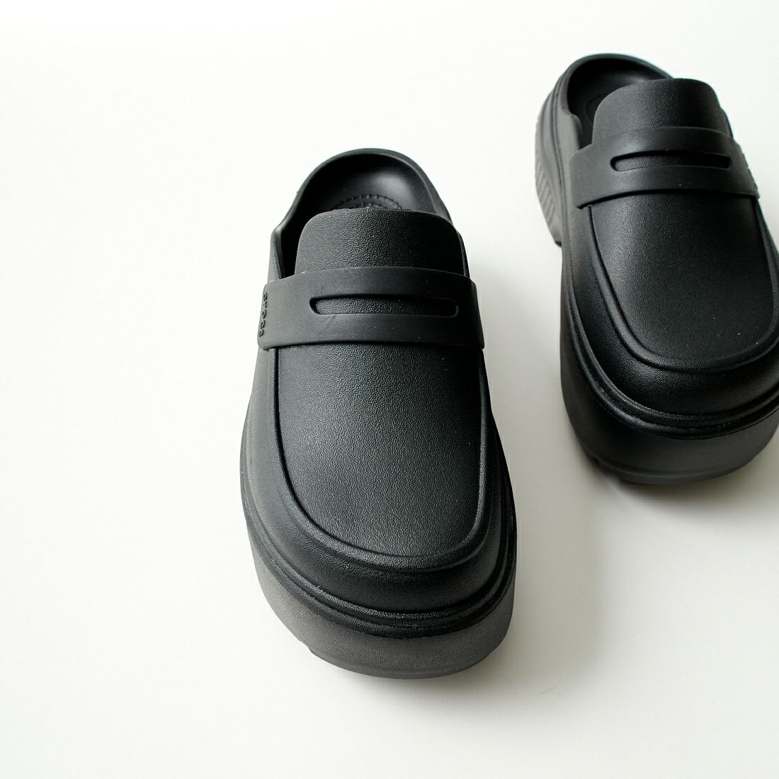 Crocs [クロックス] ストンプ ローファー [209937] BLACK