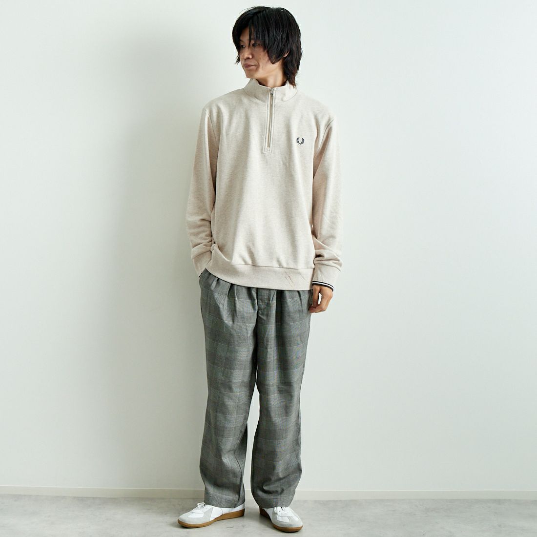 FRED PERRY [フレッドペリー] ワンポイントロゴ刺繍 ハーフジップスウェット [M3574] W50 PORRID &&モデル身長：182cm 着用サイズ：L&&