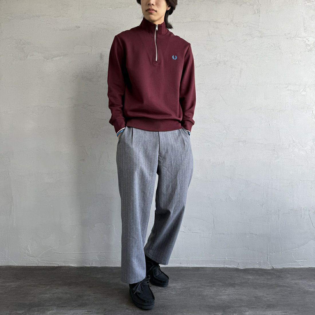 FRED PERRY [フレッドペリー] ワンポイントロゴ刺繍 ハーフジップスウェット [M3574] Z63 OXBLOO &&モデル身長：179cm 着用サイズ：M&&