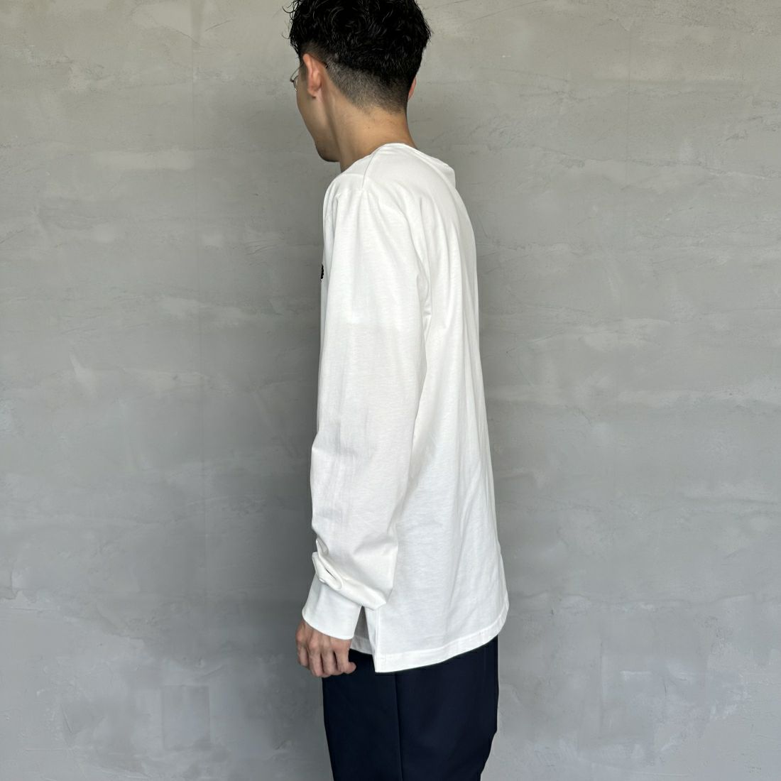 FRED PERRY [フレッドペリー] ワンポイントロゴ刺繍 ロングスリーブリンガーTシャツ [M8700] 129 SNOW W &&モデル身長：168cm 着用サイズ：XL&&