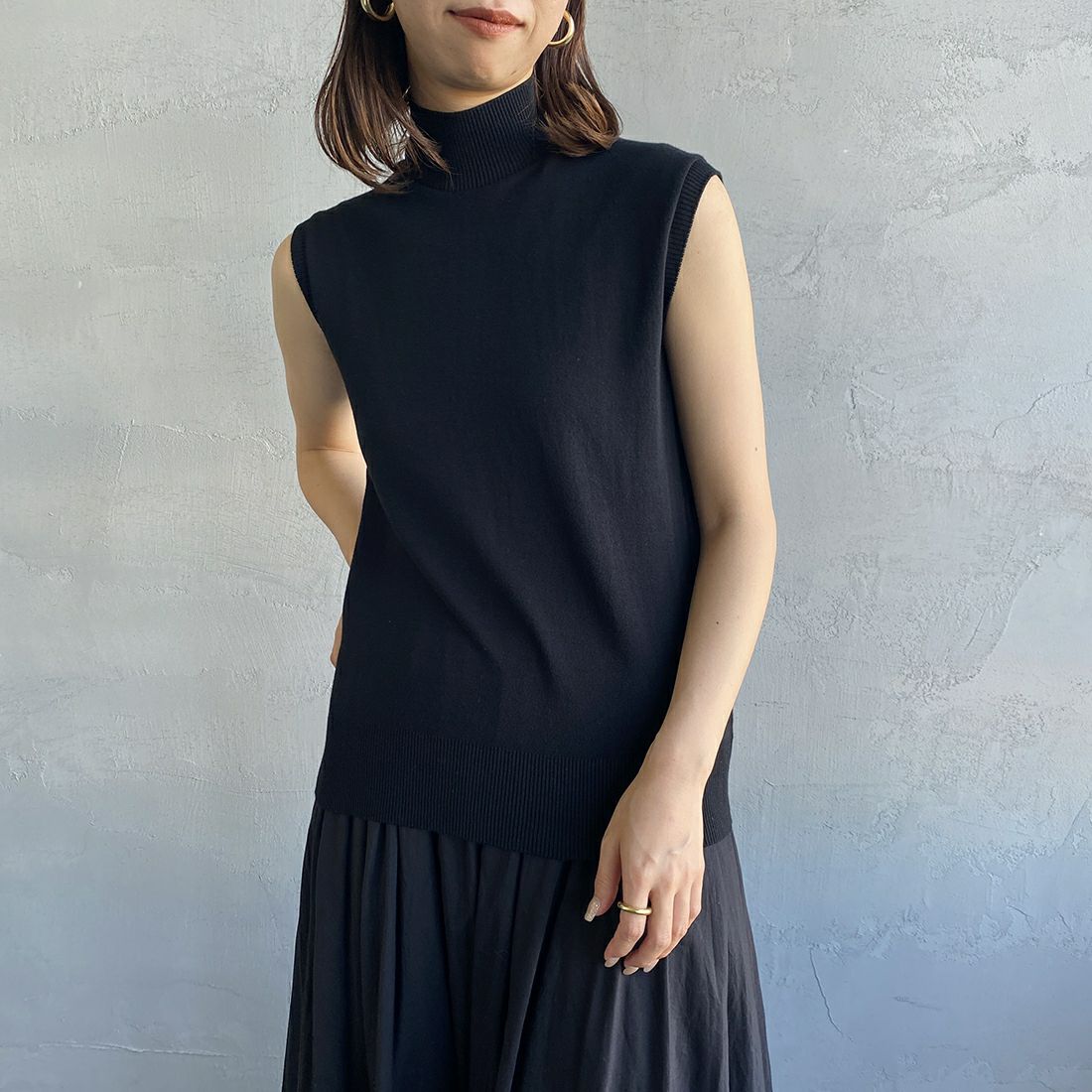 GICIPI [ジチピ] TITANIOモックネックノースリーブニットソー [2419P] NERO &&モデル身長：163cm 着用サイズ：1&&