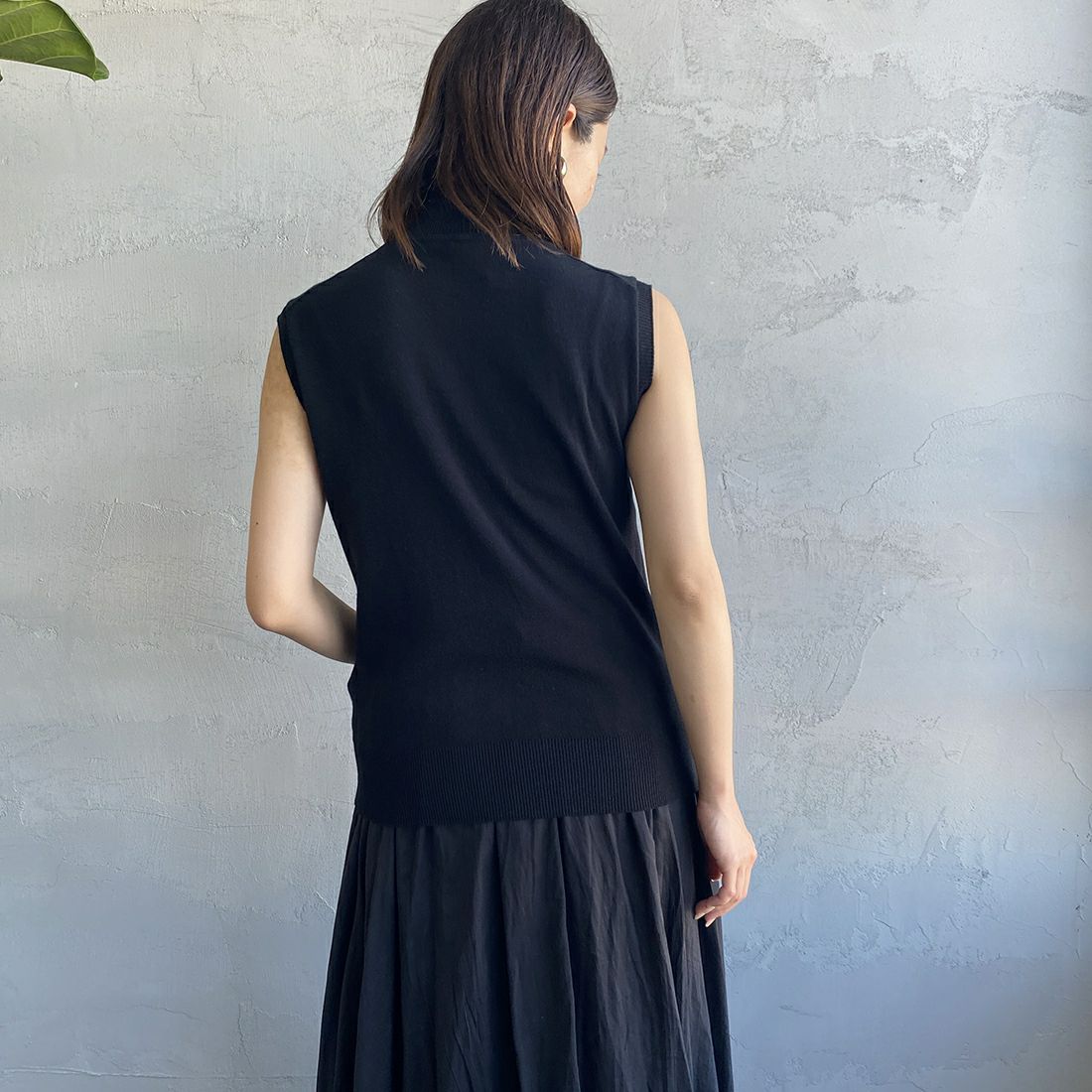 GICIPI [ジチピ] TITANIOモックネックノースリーブニットソー [2419P] NERO &&モデル身長：163cm 着用サイズ：1&&