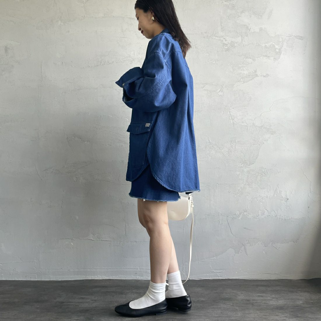 Americana × JEANS FACTORY [アメリカーナ × ジーンズファクトリー] 別注 カットオフデニムミニスカート [ASO-721-JF] LTﾌﾞﾙｰ &&モデル身長：163cm 着用サイズ：S&&