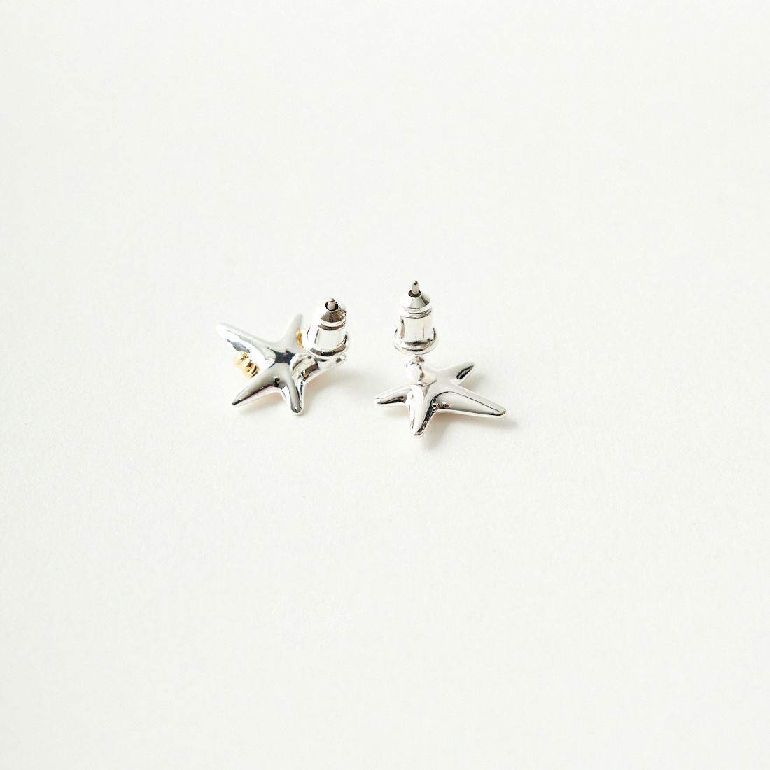 LAPUIS [ラピュイ] Coil starピアス [242-220103] MULTI