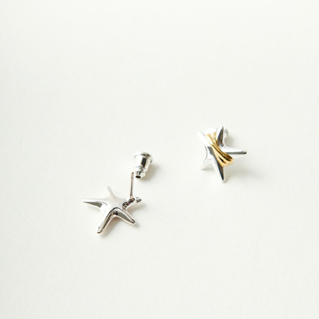 LAPUIS [ラピュイ] Coil starピアス [242-220103] MULTI