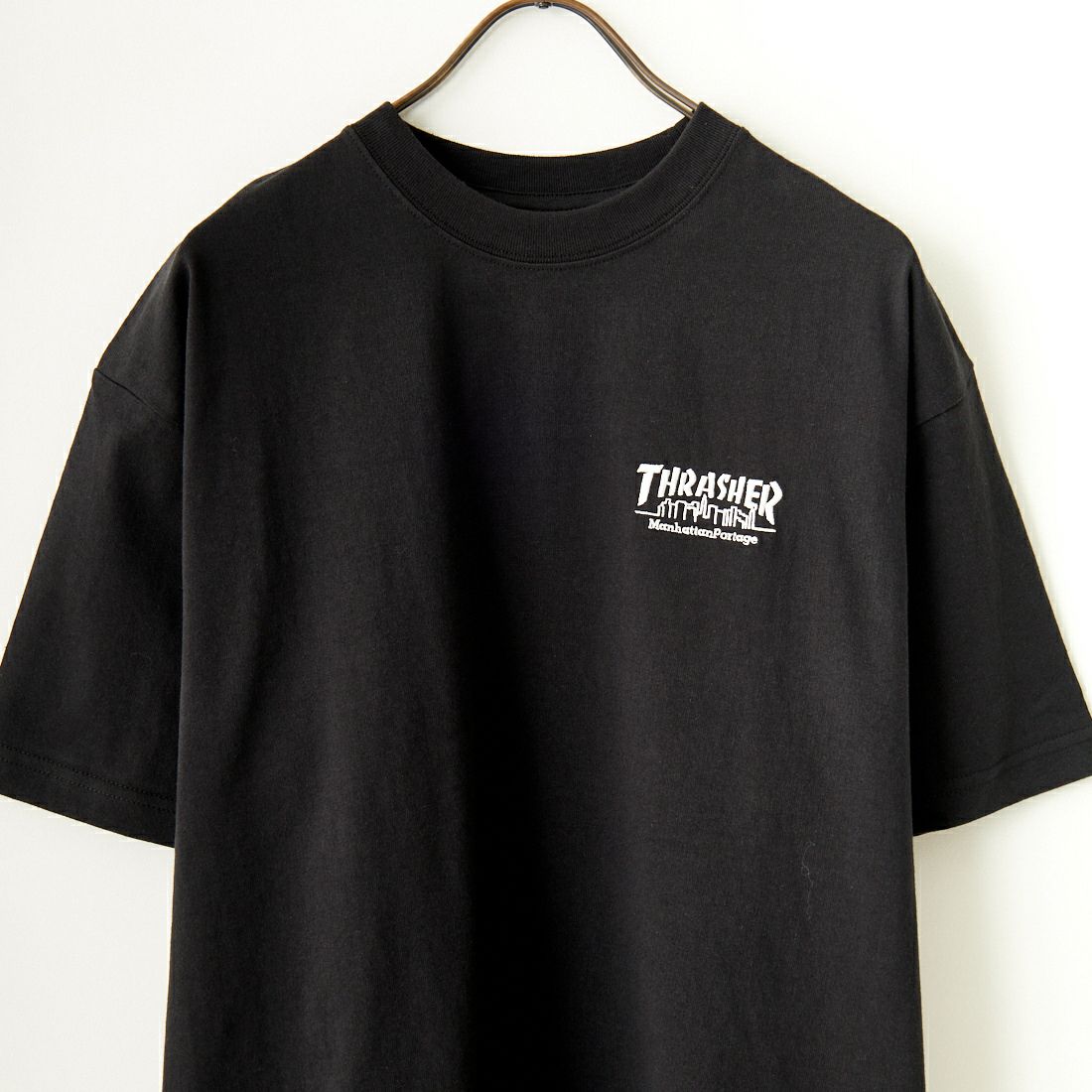 MANHATTAN PORTAGE [マンハッタンポーテージ] スラッシャーコラボロゴ バックプリントショートスリーブTシャツ [24FW-MP-M583] 09 BLACK