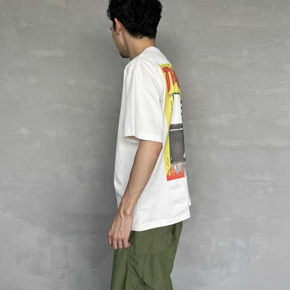 MANHATTAN PORTAGE [マンハッタンポーテージ] スラッシャーコラボ バックプリントショートスリーブTシャツ [24FW-MP-M584] 01 WHITE&&モデル身長：168cm 着用サイズ：M&&