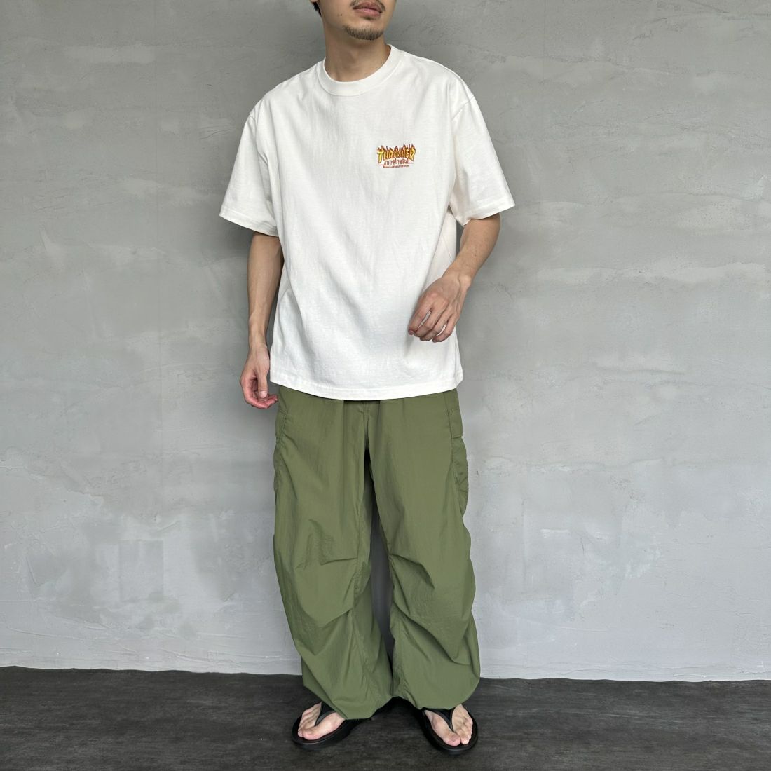 MANHATTAN PORTAGE [マンハッタンポーテージ] スラッシャーコラボ バックプリントショートスリーブTシャツ [24FW-MP-M584] 01 WHITE&&モデル身長：168cm 着用サイズ：M&&
