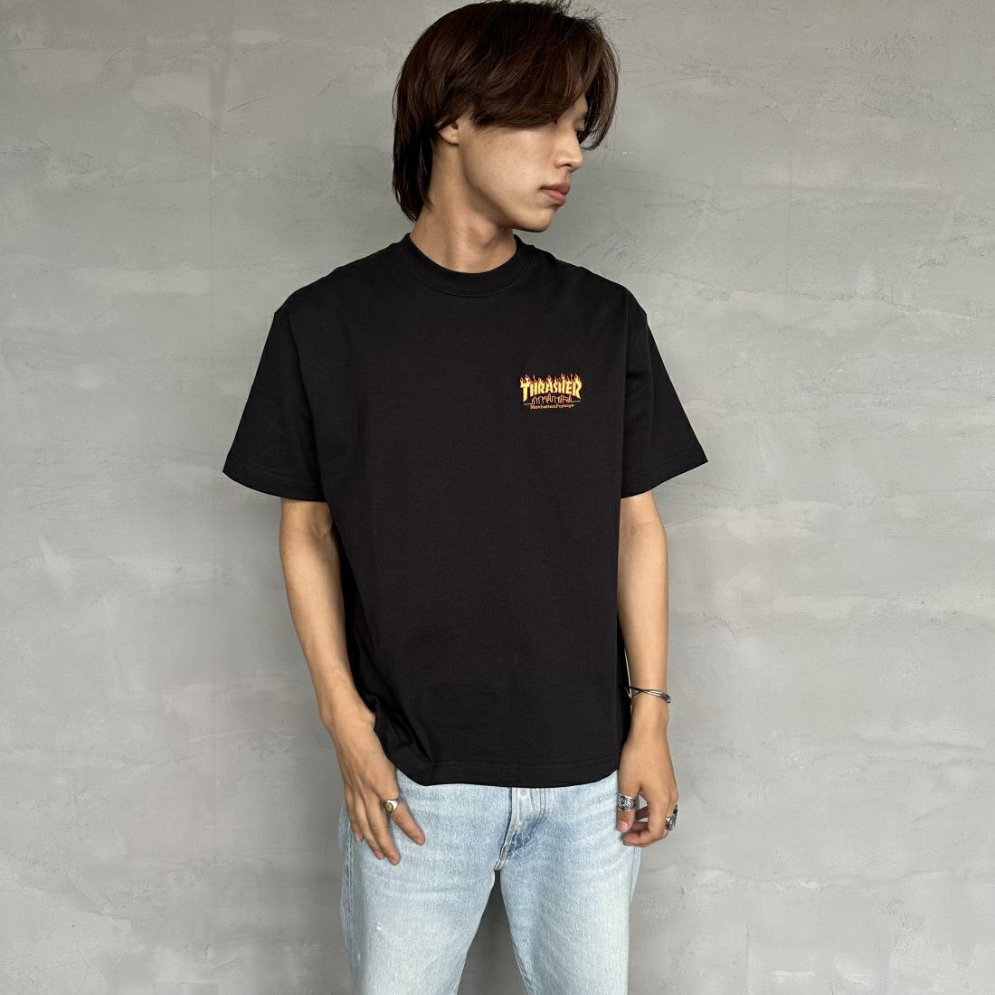 MANHATTAN PORTAGE [マンハッタンポーテージ] スラッシャーコラボ バックプリントショートスリーブTシャツ [24FW-MP-M584] 09 BLACK&&モデル身長：179cm 着用サイズ：M&&