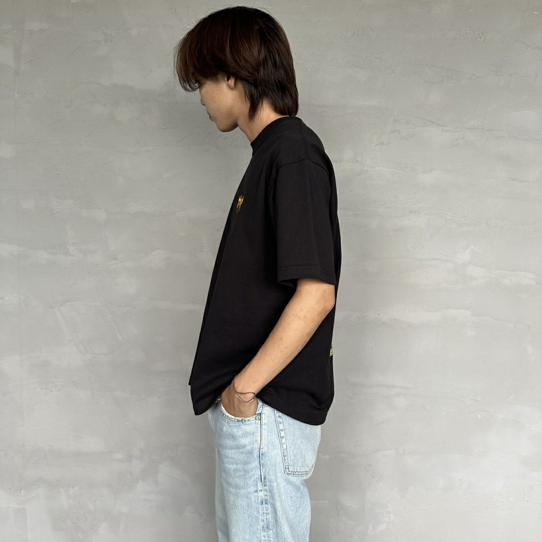 MANHATTAN PORTAGE [マンハッタンポーテージ] スラッシャーコラボ バックプリントショートスリーブTシャツ [24FW-MP-M584] 09 BLACK&&モデル身長：179cm 着用サイズ：L&&
