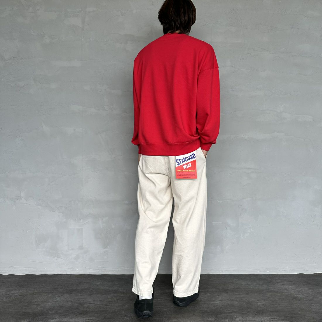 Fanatics [ファナティクス] 別注 MLBロゴ刺繍 クルーネックスウェット [OT0524FW0002-JF] RED CUBS &&モデル身長：179cm 着用サイズ：L&&