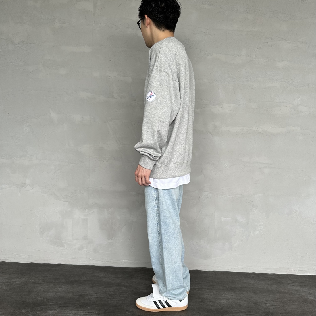 Fanatics [ファナティクス] 別注 MLBロゴ刺繍 クルーネックスウェット [OT0524FW0002-JF] GRY LA &&モデル身長：168cm 着用サイズ：L&&