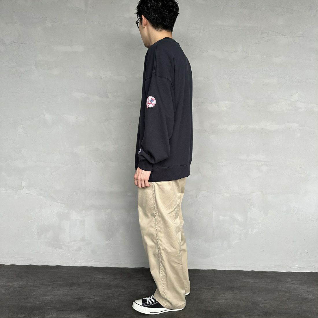 Fanatics [ファナティクス] 別注 MLBロゴ刺繍 クルーネックスウェット [OT0524FW0002-JF] BLK NY &&モデル身長：168cm 着用サイズ：L&&