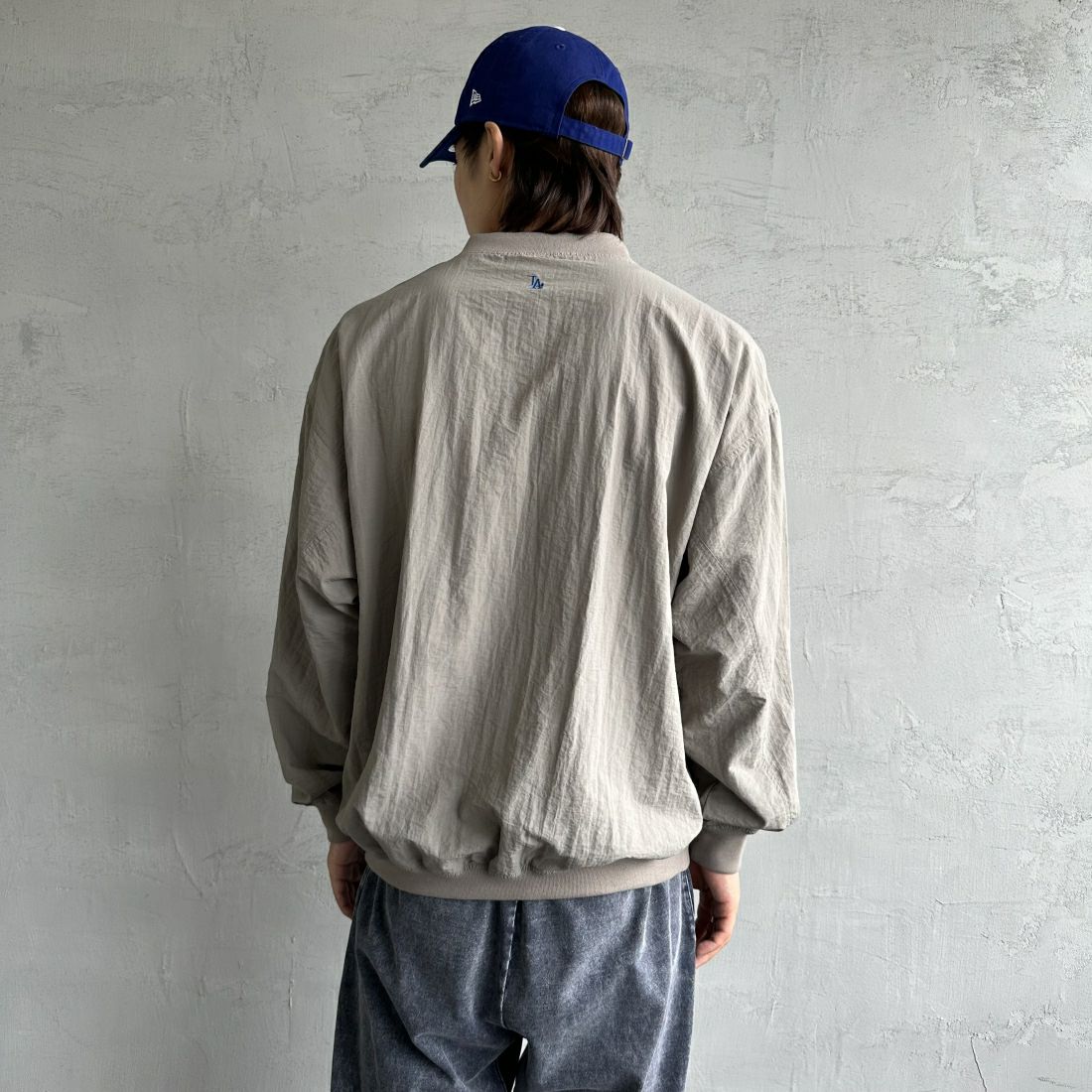 Fanatics [ファナティクス] 別注 MLBロゴ Vネックトレーニングジャケット [OT2224FW0001-JF] GRAY LA &&モデル身長：179cm 着用サイズ：L&&