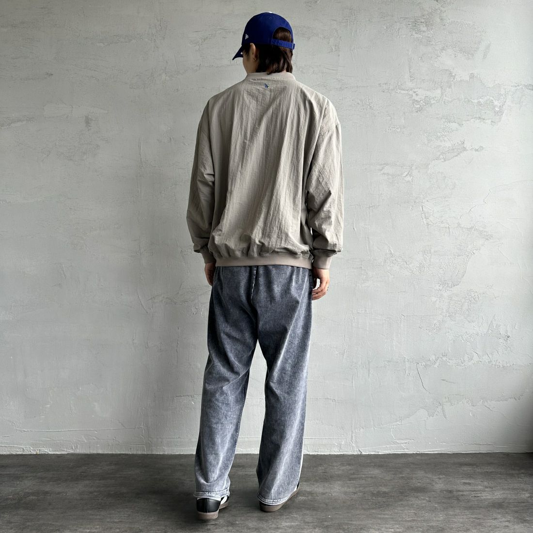 Fanatics [ファナティクス] 別注 MLBロゴ Vネックトレーニングジャケット [OT2224FW0001-JF] GRAY LA &&モデル身長：179cm 着用サイズ：L&&